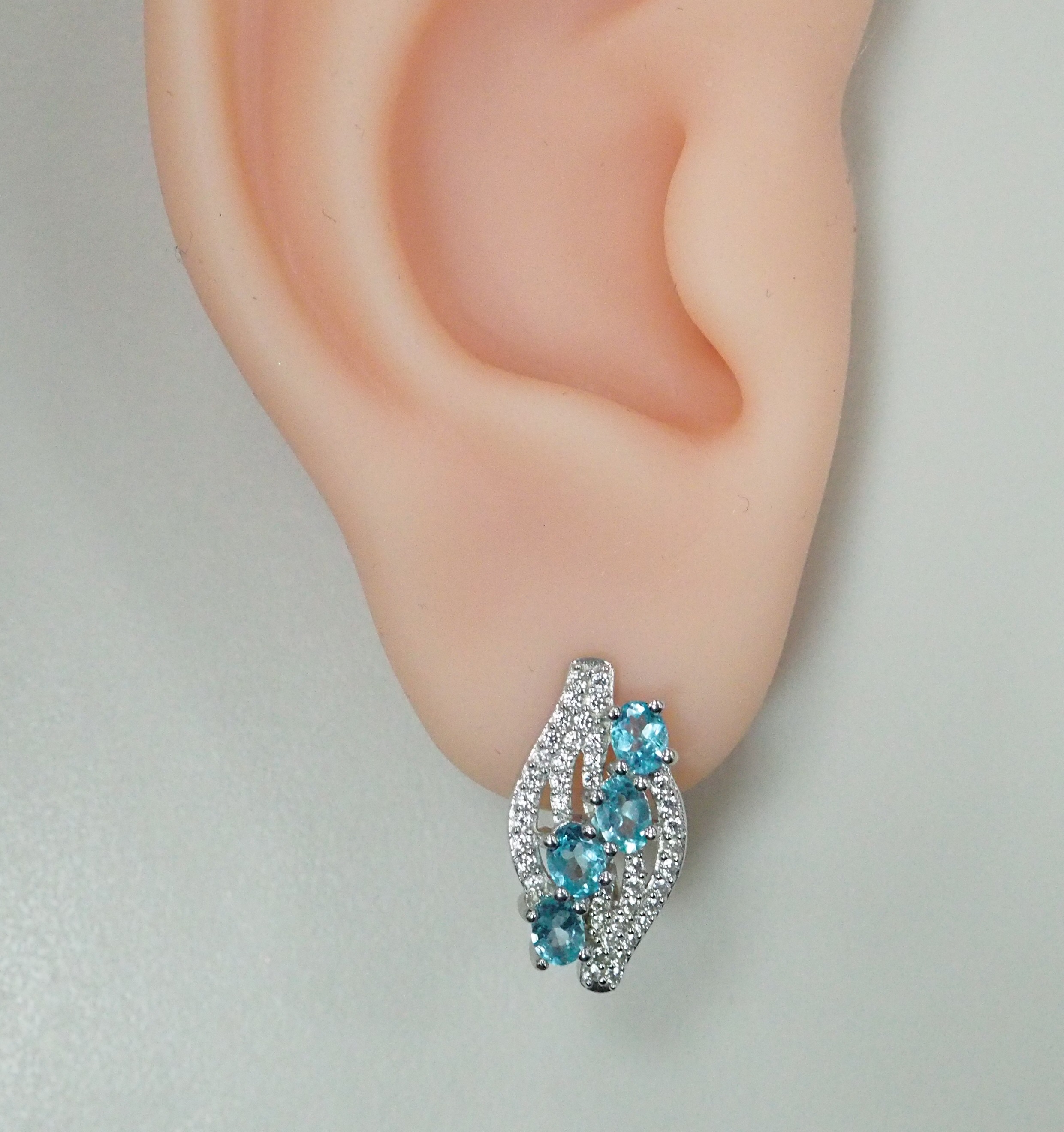 Серебряные серьги с апатитами
